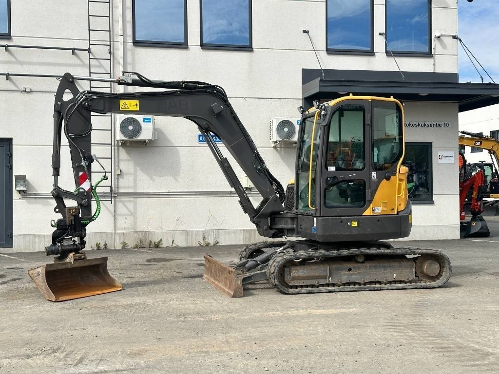 1-2.jpg Mini-pelle Volvo ECR58D diesel 5,8T – TP – Image 1