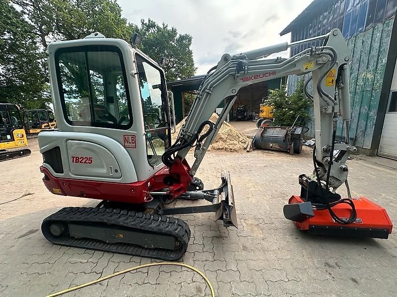 8301427_57404989.jpg Mini-pelle Takeuchi TB225 V4 diesel 2,4T – TP – Image 1
