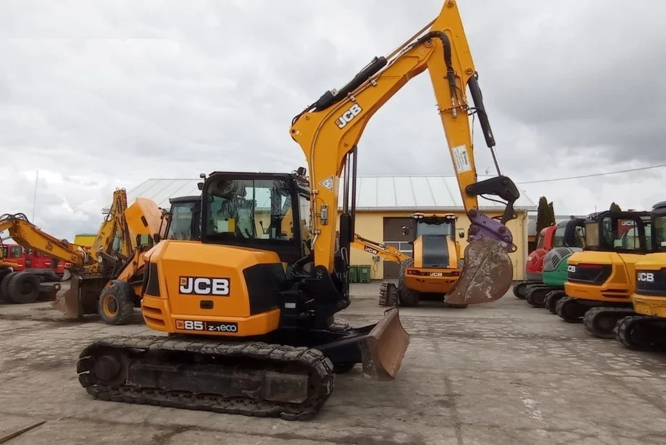 J3.webp Mini pelle JCB 85Z-1 ECO diesel 8.58T – 3 godets – cabine climatisée – Image 1