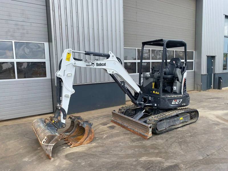 a7-13.webp Mini-pelle Bobcat E27 diesel 2,68 t – Image 1