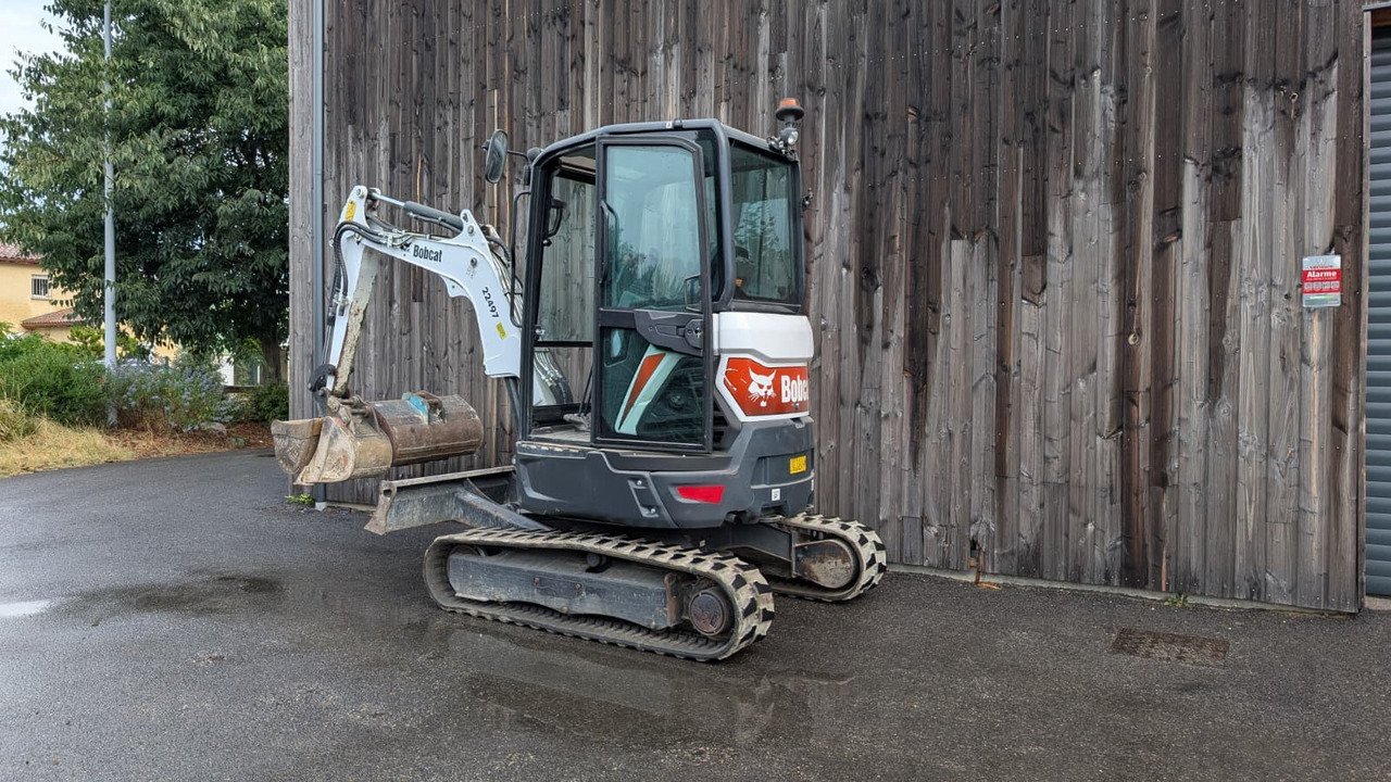 bb3-1.jpg Mini pelle Bobcat E26 diesel 2,6T – Travaux agricoles et TP – Image 1