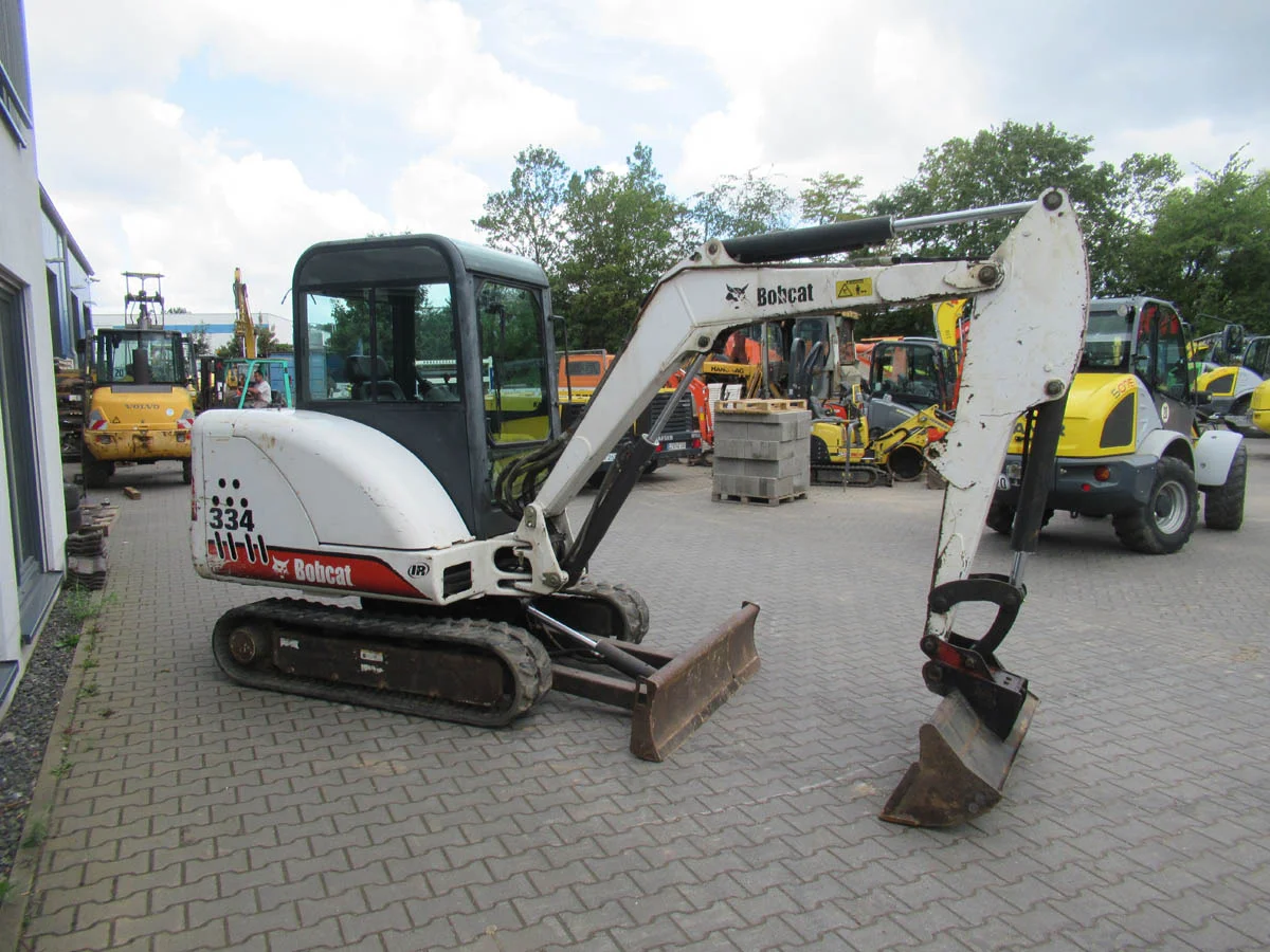 bbc1.webp Mini-pelle Bobcat 334 diesel 3,4 t - travaux TP et agricoles – Image 1