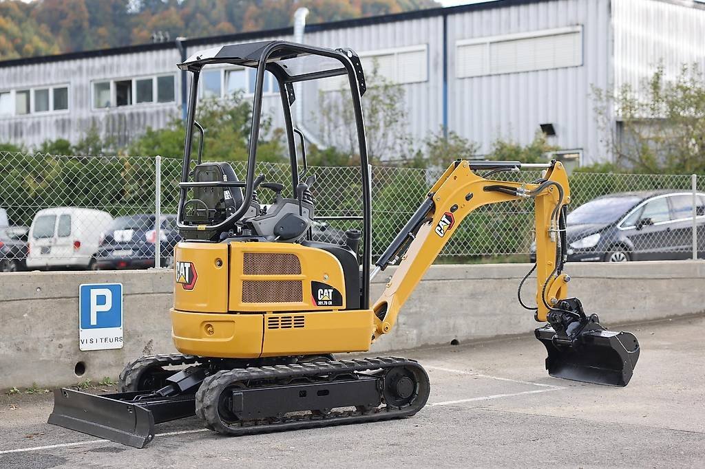 ca8.jpg Mini pelle Caterpillar 301.7D diesel 1.7T – 3 godets – Image 1