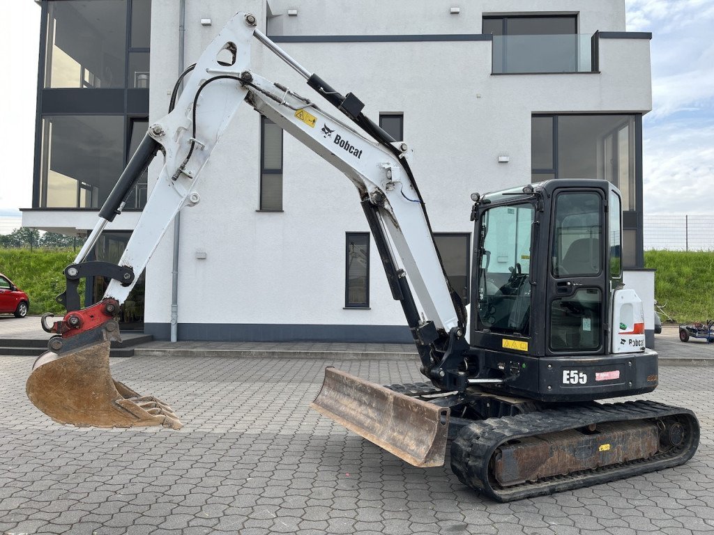 e1.jpg Mini-pelle Bobcat E55 diesel 5735 kg - tp – Image 1
