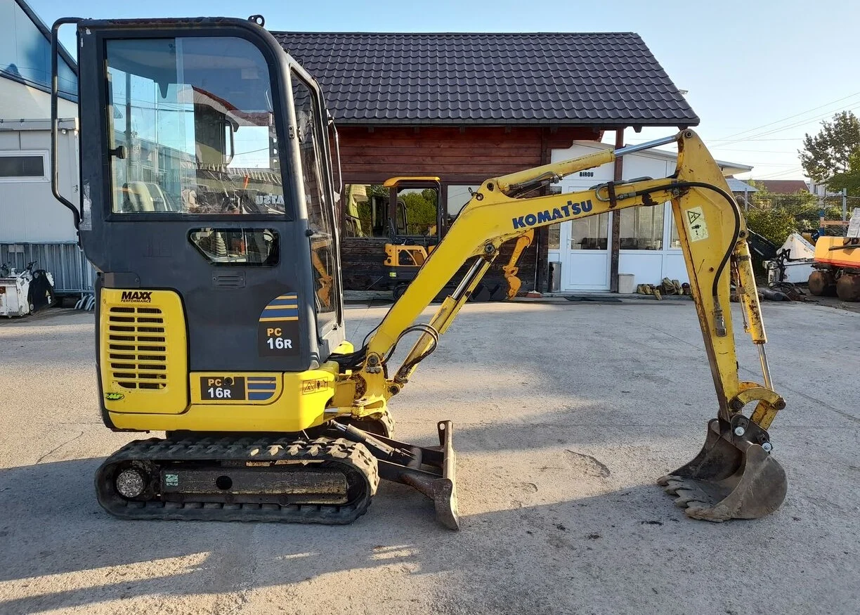k8-2.webp Mini pelle Komatsu PC16R 1.57T – 3 godets – TP – Image 1