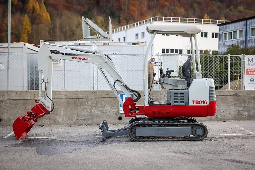 ta2.jpg Mini-pelle Takeuchi TB016 diesel 1,6T – TP – Image 1