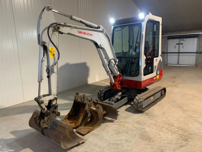 ta4.webp Mini-pelle Takeuchi TB219 diesel 2,07T – TP – Image 1