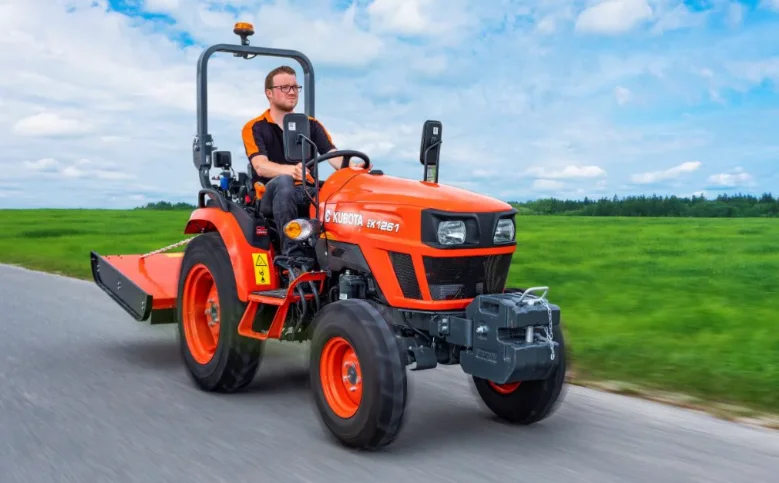 tt1-779x483-1.webp Microtracteur Kubota EK 1261 DT 24 CV diesel – transmission mécanique – Image 1