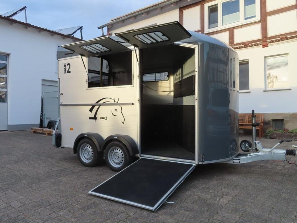 v1-1.jpg Van chevaux Liberte MAXI 2 – charge 2600 kg – Image 1