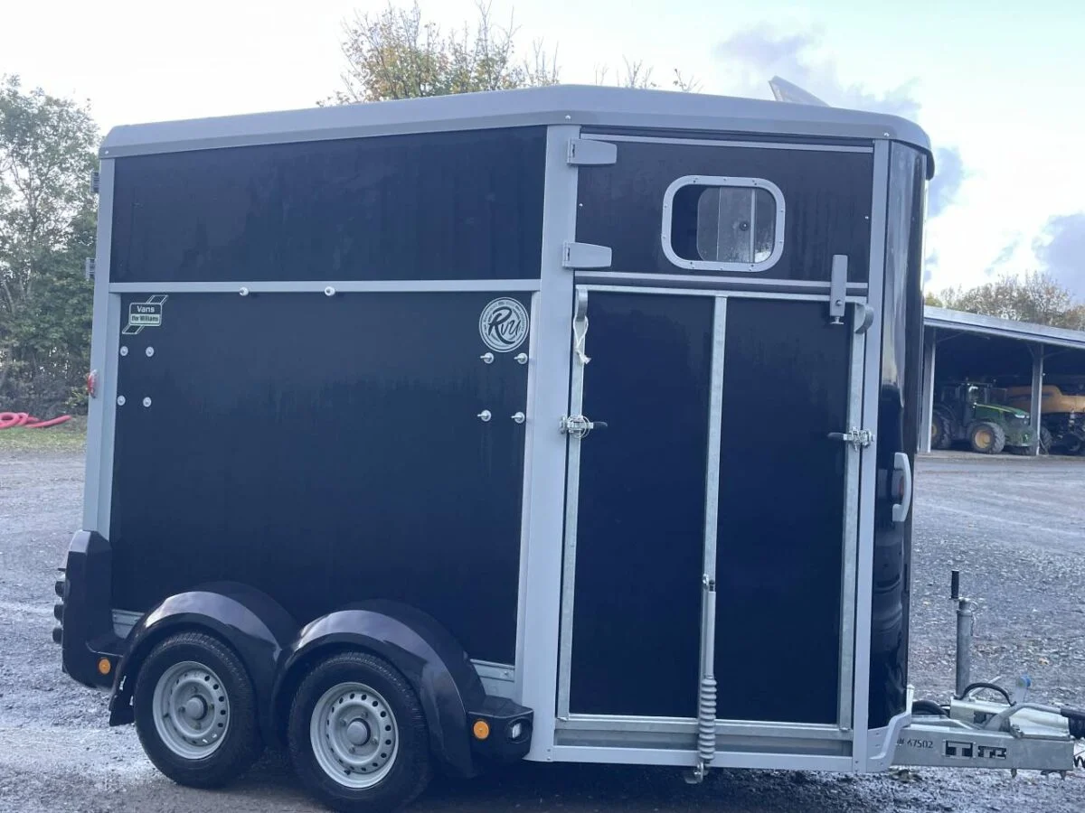 van1-1200x900-2.webp Van chevaux Ifor Williams HB 506 – 2 places – charge 2600 kg – Image 1