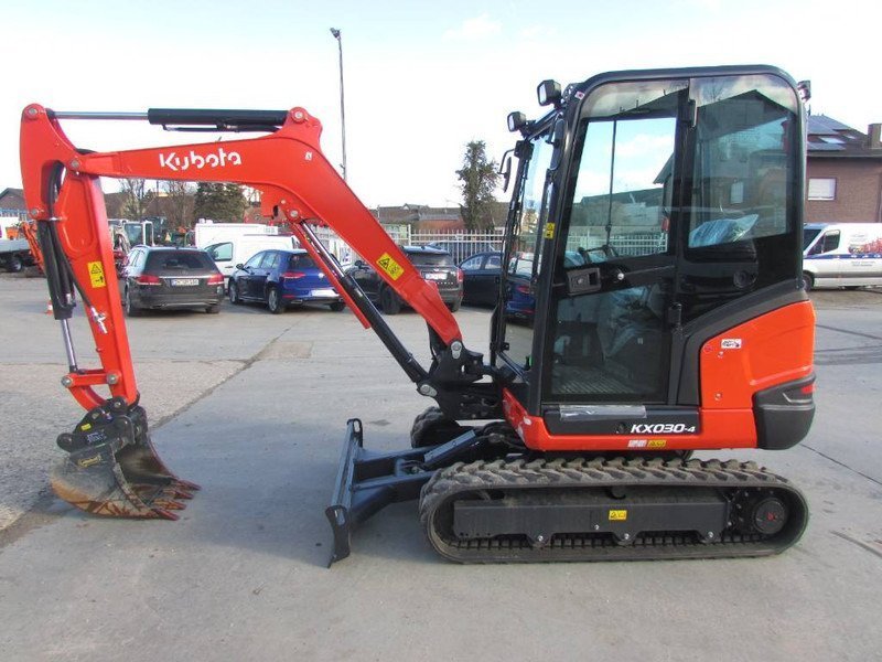 y5.jpg Mini pelle Kubota KX 030-4 diesel 2.87T – TP – Image 1